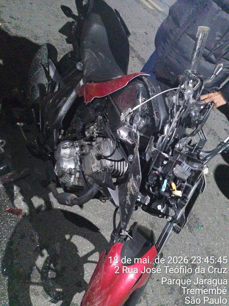 Detalhe da moto sinistrada no atendimento